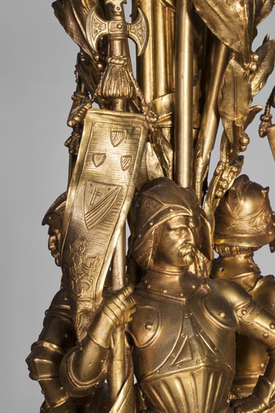 Jean-François-Théodore GECHTER (1795–1844 ) & Nicolas-Germain CHARPENTIER (1807–1864), Ensemble comprenant un lustre et une paire d’appliques aux porte-étendards et trophées-2