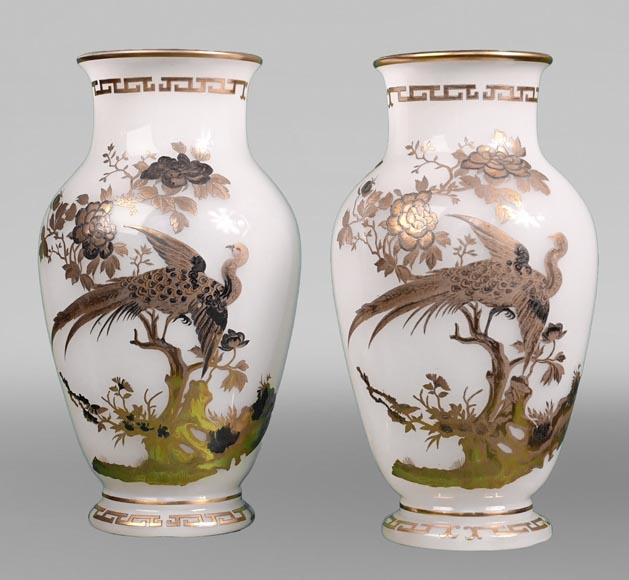 BACCARAT, paire de vases au paon, au coq et à l’échassier, v. 1880-0