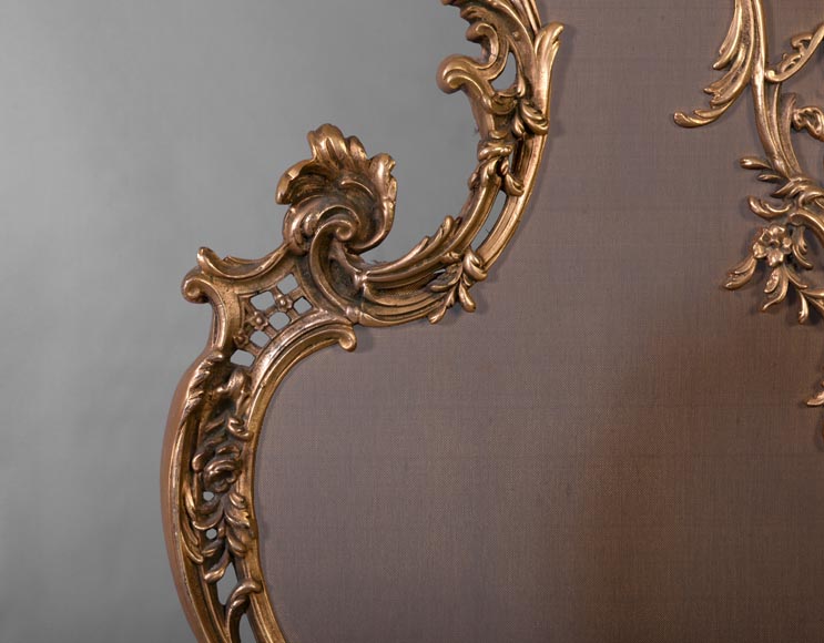 Pare-étincelles au Cupidon de style Louis XV, en bronze poli verni, années 1970-3
