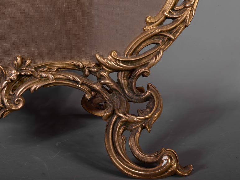 Pare-étincelles au Cupidon de style Louis XV, en bronze poli verni, années 1970-6
