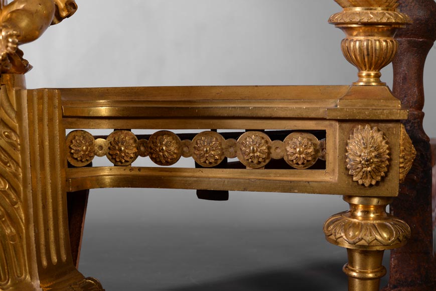 BOUHON Frères - Paire de chenets de style Louis XVI aux putti-3