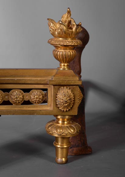 BOUHON Frères - Paire de chenets de style Louis XVI aux putti-4