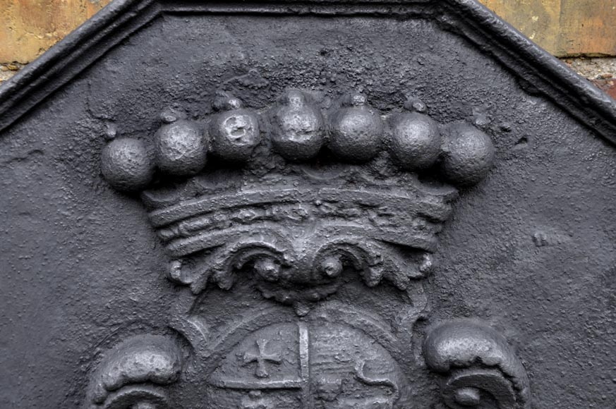 Plaque de cheminée ancienne aux armes de la famille Joly, XVIIIème siècle-1