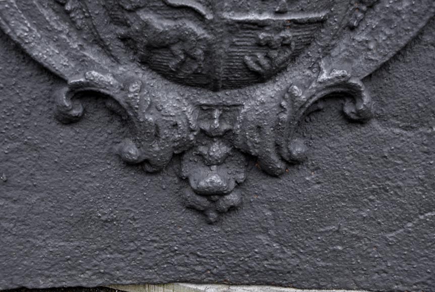 Plaque de cheminée ancienne aux armes de la famille Joly, XVIIIème siècle-4