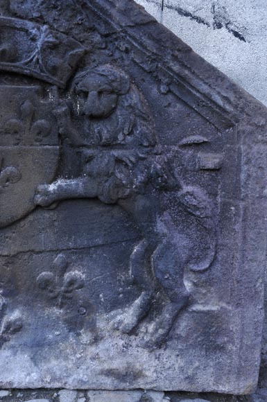 Plaque de cheminée ancienne aux armes de France et aux lions, XVIIème siècle-3