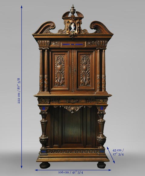 Cabinet à deux corps, de style Néo-Renaissance, en noyer sculpté avec incrustations d'émail et de lapis-lazuli-7