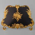 Pare étincelle en bronze doré de style Napoléon III aux attributs de la musique et de l'amour