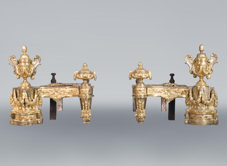 BELLE PAIRE DE GARNITURES BRONZE DORE L XVI