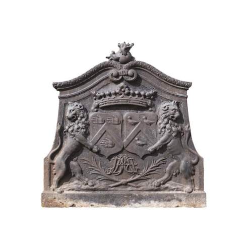 Plaque De Cheminée Ancienne XIXe Siècle – Décor Blason En Fonte
