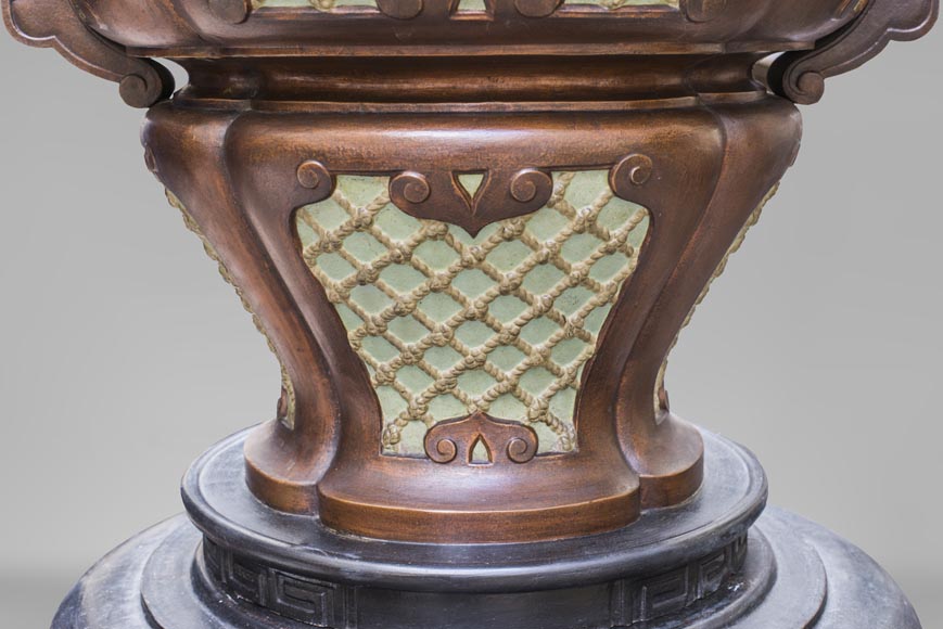 Fonderie Capitain-Gény, Vase cache pot en fonte à patine bronze sur trépied, vers 1892-5