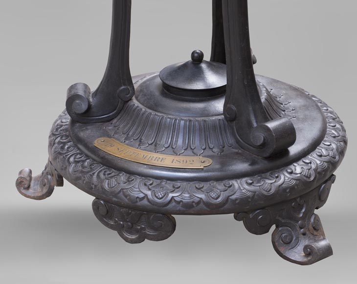 Fonderie Capitain-Gény, Vase cache pot en fonte à patine bronze sur trépied, vers 1892-7