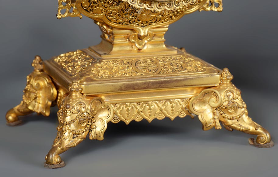 Ferdinand BARBEDIENNE (attribuée à) - Garniture en bronze doré dans le goût du Japon-8
