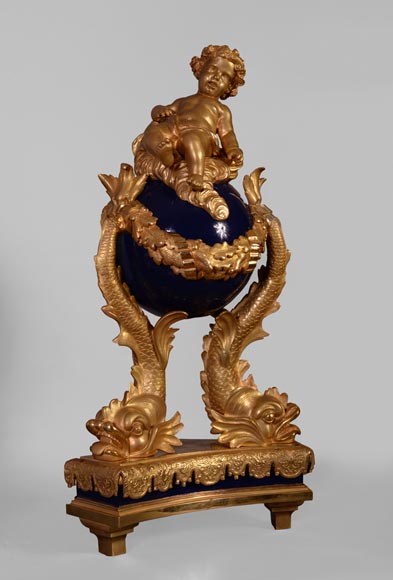 Exceptionnelle paire de chenets de style Napoléon III aux putti en bronze doré et en bronze laqué bleu-5