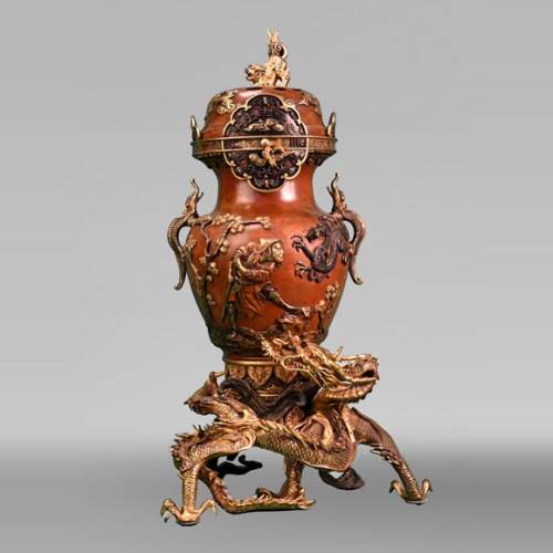 L'ESCALIER DE CRISTAL, Vase formant pendule à la monture au dragon, après 1885