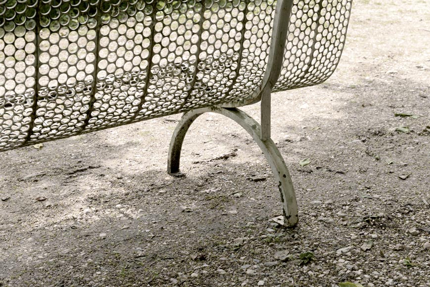 Ancien banc de jardin blanc à décor ajouré, années 1930-3