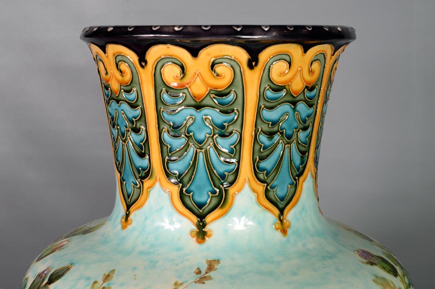 Très beau et important vase balustre Napoléon III en porcelaine sur une base en placage de bois et écailles-5