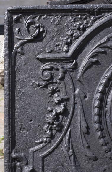 Daphné et Apollon, plaque de cheminée ancienne de style Louis XVI au décor mythologique-2