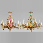 Paire de lustre datant du règne de Napoléon III en bronze doré et en porcelaine bleue et rose