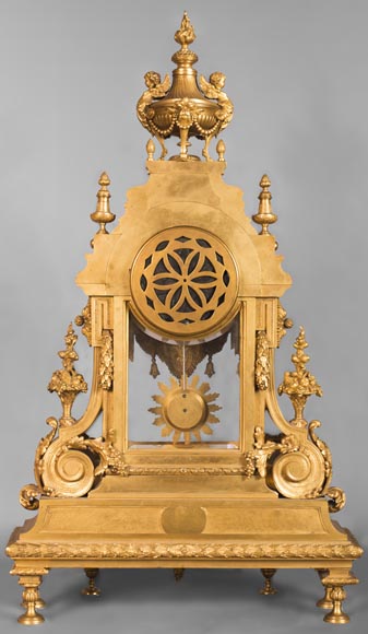 Pendule de style Louis XVI, en bronze doré-8