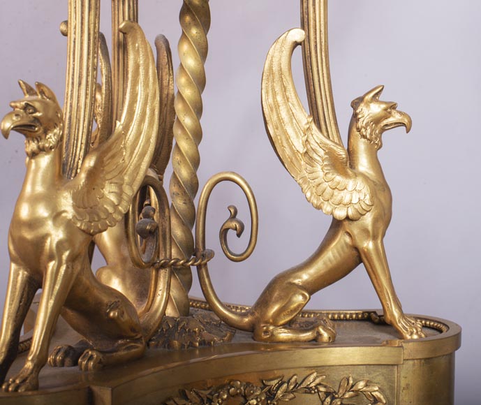 Paire de cassolettes aux souffleurs et aux griffons, de style Napoléon III, en marbre Vert de Mer, Jaune de Sienne et bronze doré-4