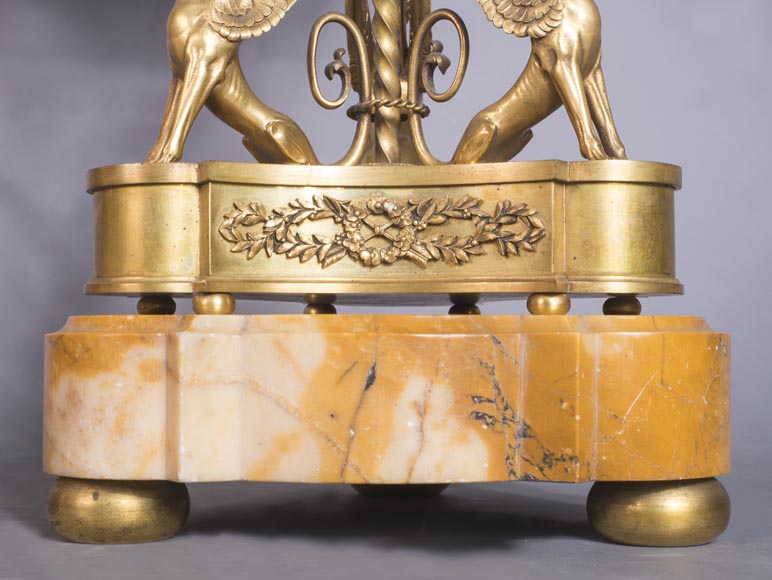 Paire de cassolettes aux souffleurs et aux griffons, de style Napoléon III, en marbre Vert de Mer, Jaune de Sienne et bronze doré-8