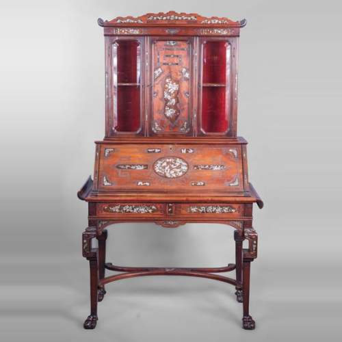Bureau secrétaire japonisant à décor de papillons en marqueterie de nacre