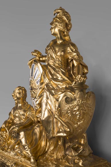 Importante pendule en bronze doré, signée LEROLLE Frères Paris, figurant Cérès aux pieds de Minerve présentant son bouclier-3