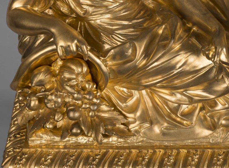 Importante pendule en bronze doré, signée LEROLLE Frères Paris, figurant Cérès aux pieds de Minerve présentant son bouclier-8