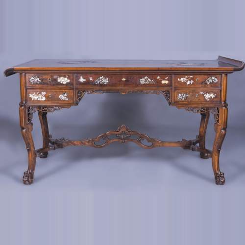 Maison des Bambous Alfred PERRET et Ernest VIBERT (attribué à) - Bureau plat japonisant à décor de nacre et d'ivoire