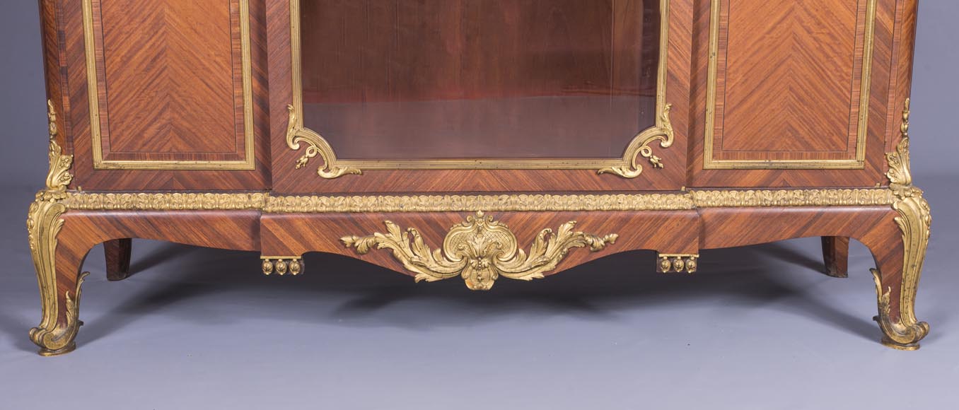 Bas d'armoire Napoléon III, de style Louis XV-1
