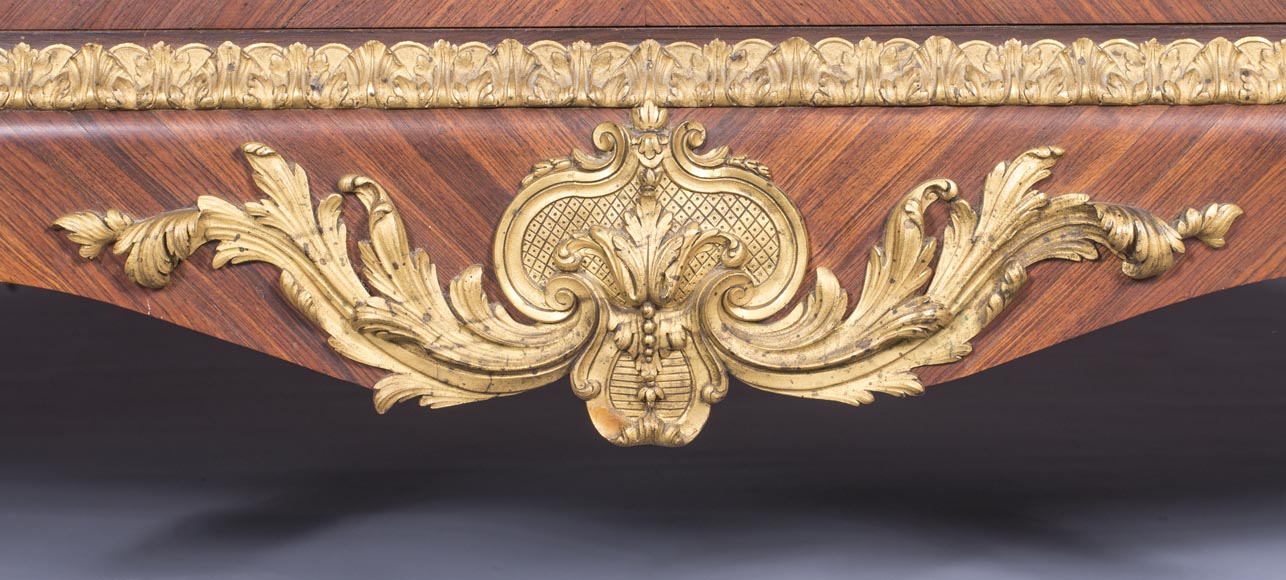 Bas d'armoire Napoléon III, de style Louis XV-3