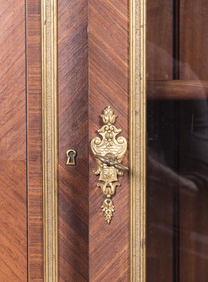 Bas d'armoire Napoléon III, de style Louis XV-4