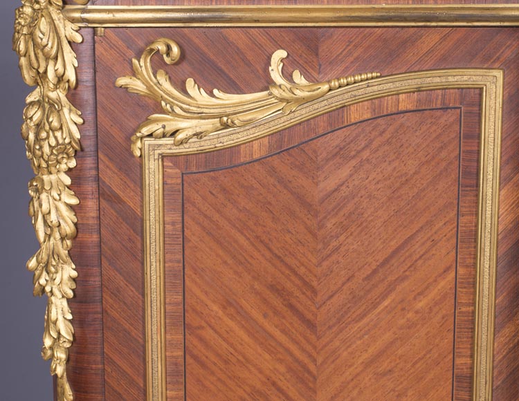 Bas d'armoire Napoléon III, de style Louis XV-7