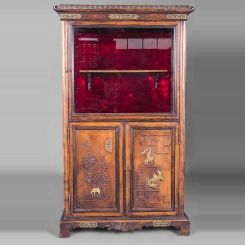 Meuble vitrine à décor extrême-oriental dans le goût de Gabriel Viardot (1830-1906)