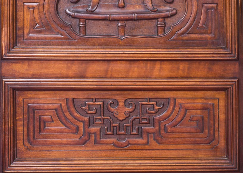 Gabriel VIARDOT (attribué à) - Armoire asymétrique à riche décor gravé et sculpté d'inspiration extrême orientale-7