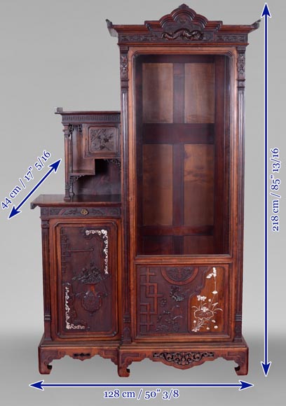 Petite armoire japonisante asymétrique à décor de vase fleuri suspendu et incrustations de nacre-15