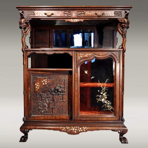 Meuble japonisant à décor sculpté et de marqueterie de nacre