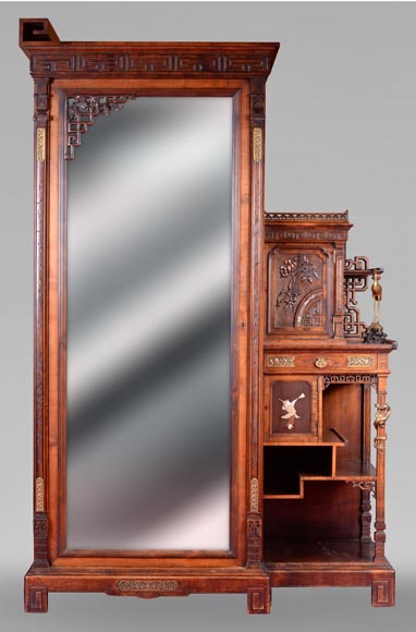 Gabriel VIARDOT (attribué à) - Armoire asymétrique à riche décor gravé et sculpté d'inspiration extrême orientale-0