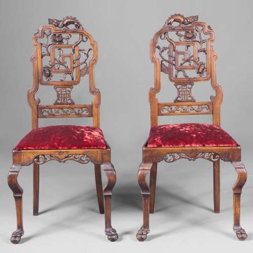 Paire de chaises à dossier ajouré dans le goût du Japon