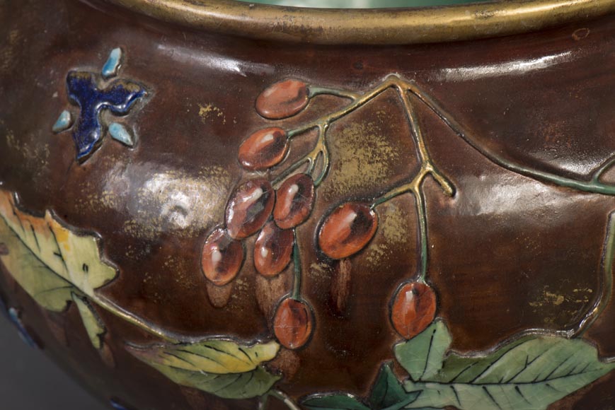 Fernand THESMAR, Cache pot en céramique au décor floral en émail appliqué-5