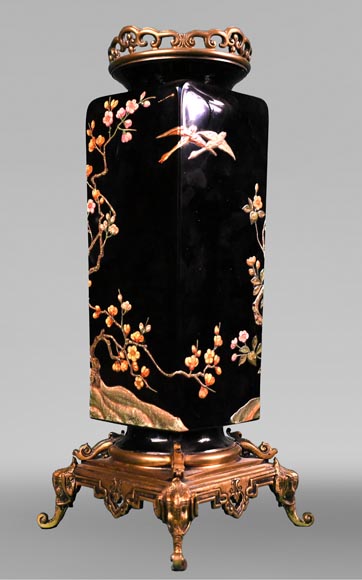 BACCARAT, Paire de vases au décor japonisant d’arbres en fleur et d’oiseaux, vers 1880-2