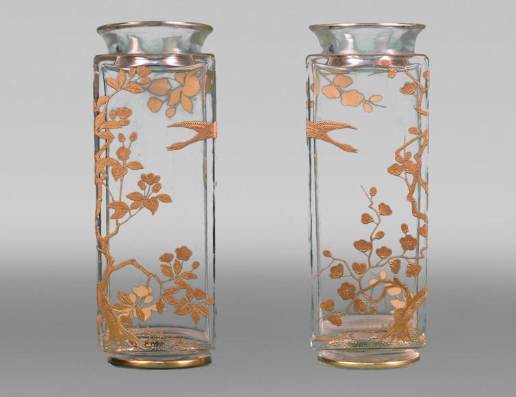 BACCARAT, Paire de vases carrés aux cerisiers en fleur et aux oiseaux, vers 1880-0