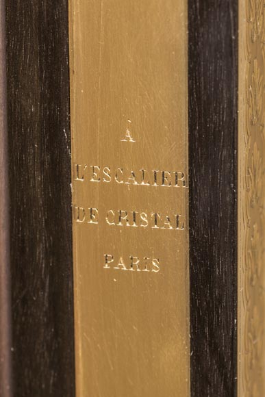 L'ESCALIER DE CRISTAL - Meuble vitrine en marqueterie de métal et garniture de bronze-7