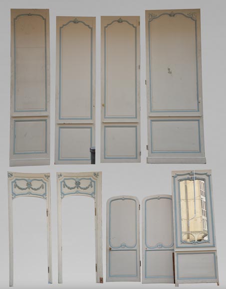 Eléments de boiserie de style Louis XV blanc et bleu pastel-0