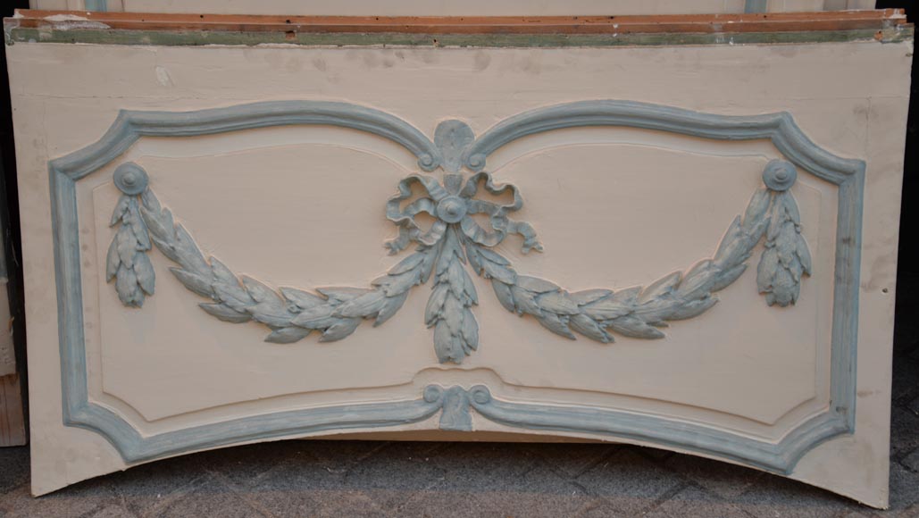 Eléments de boiserie de style Louis XV blanc et bleu pastel-13