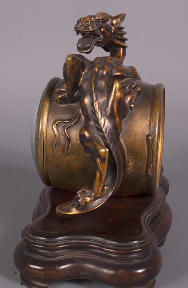 Pendule japonisante au dragon en bronze-4