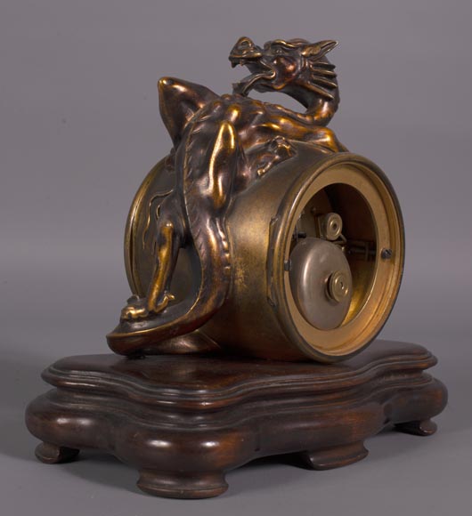 Pendule japonisante au dragon en bronze-5