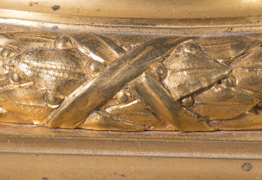 Coupe en porcelaine de Canton avec très belle monture en bronze doré, XIXe siècle-5