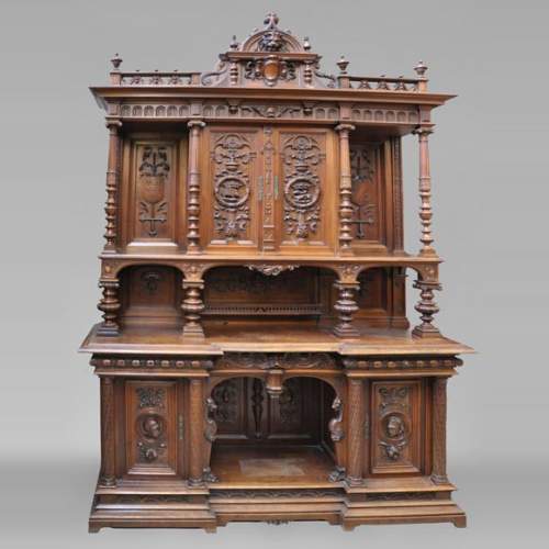 Grand buffet de style Néo-Renaissance en noyer sculpté aux emblèmes de Louis XII et François Ier