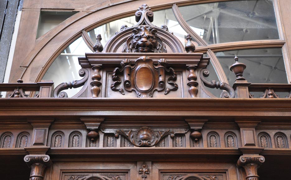 Grand buffet de style Néo-Renaissance en noyer sculpté aux emblèmes de Louis XII et François Ier-4